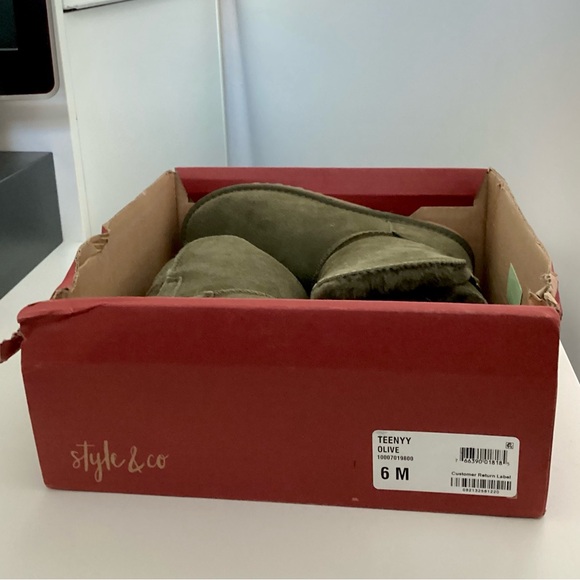 \Style & Co.\ NWT Teenyy Olive Booties - Picture 14 of 14